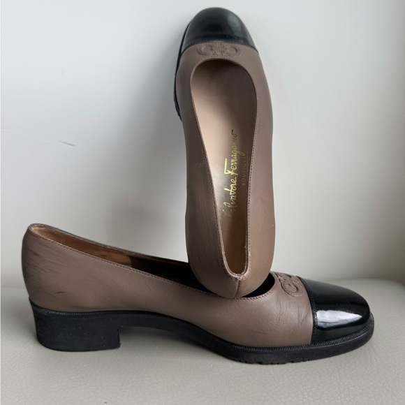Salvatore Ferragamo Women's Taupe and Black block leather loafer/heel - Picture 2 of 8